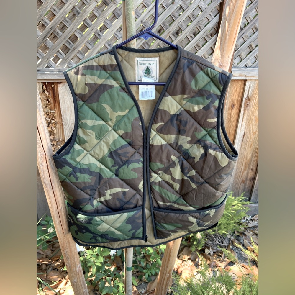 Semi-vintage Camo Northwest territory vest - size M